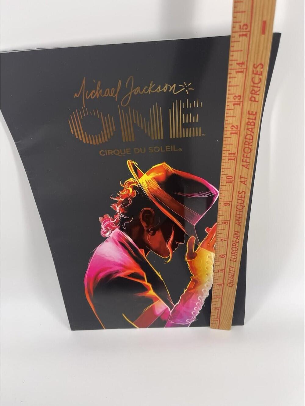 Michael Jackson ONE Cirque Du Soleil Memorabilia Lot Books & 4 Folders - Picture 12 of 12